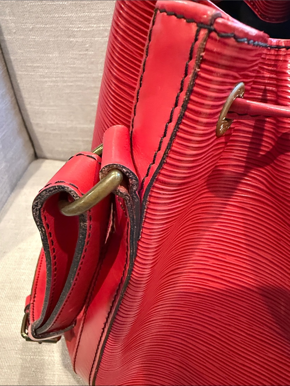 Louis Vuitton Epi Petit Noé Castilian Red Bucket Bag w/ Dust Bag - Picture 12 of 16